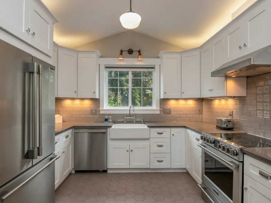 Cabinet Installation & Remodeling